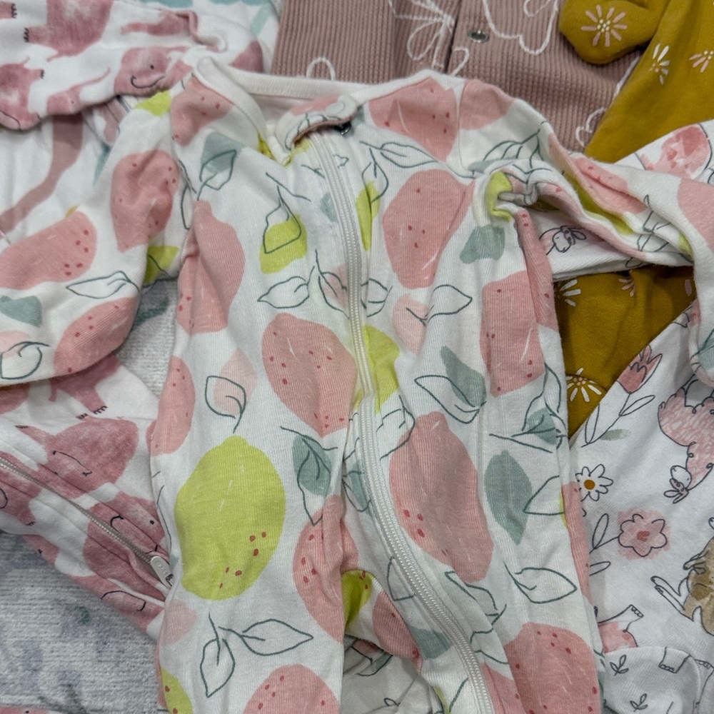 BUNDLE OF 6 NEWBORN ONESIES - Picture 3 of 7